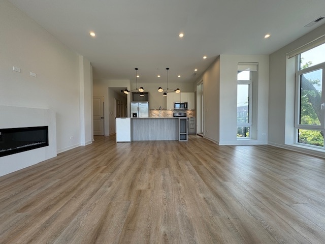 4181 W Belmont Ave