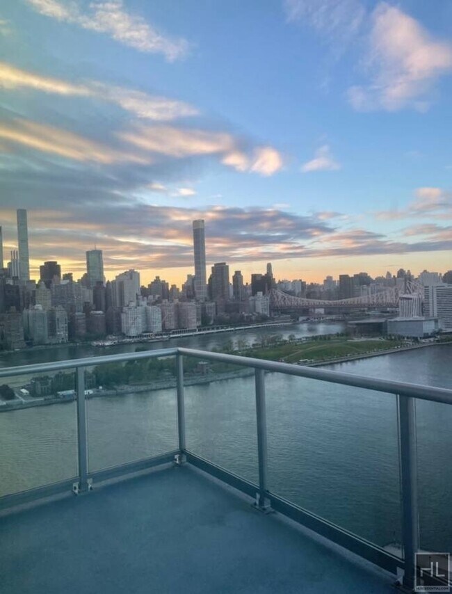 5241 Center Blvd Long Island City, NY 11101 - 5241 Center Blvd Long Island City, NY 11101 Apartment Unit 3108
