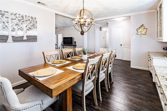 Photo - 3933 Upland Way