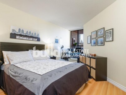 Photo - 950 Drake St