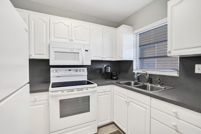 Photo - 331 SW 8th St Unit 3-D-E