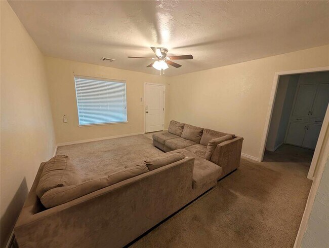 Photo - 1614 Surrey Dr