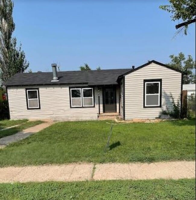 Building Photo - 2 bedroom + 2 Living Rooms and Utility Room Rental