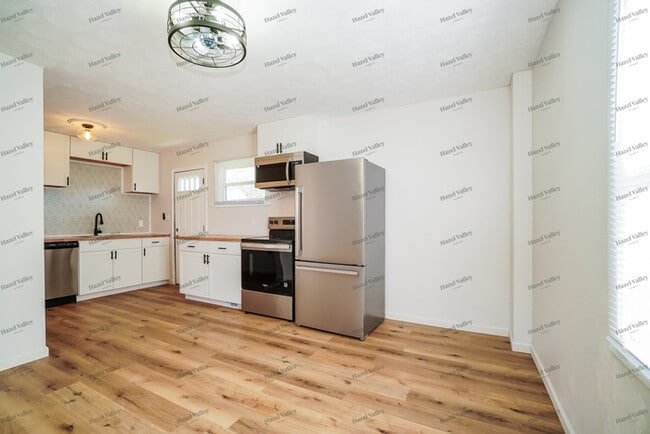 Photo - 3496 Ontario St