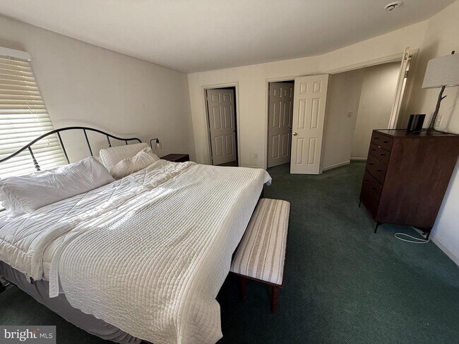 Photo - 344 Hart Mews