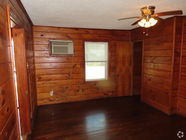 Building Photo - 15091 Fort Campbell Blvd Rental