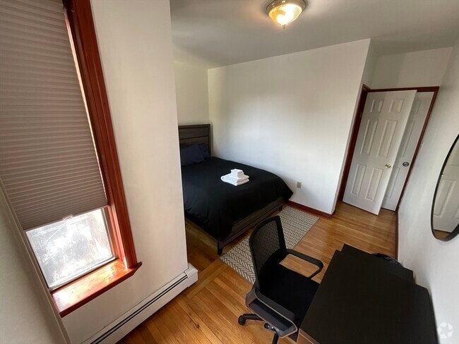 Building Photo - 871 Harrison Ave Unit 1 Rental