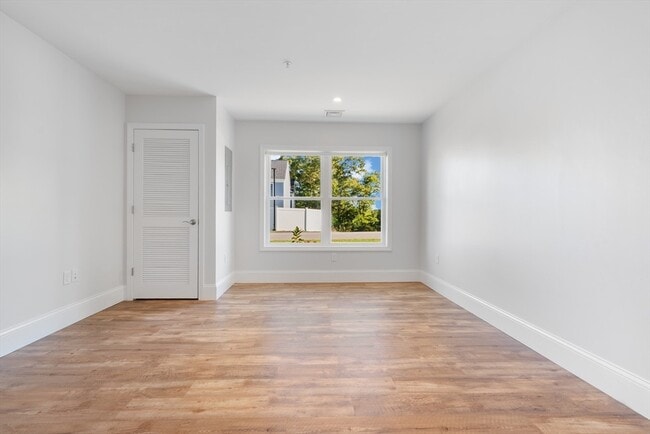 Photo - 574-576 State St Unidad #7