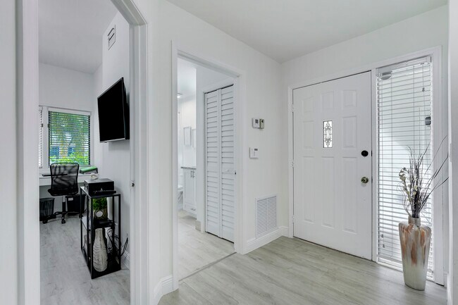 Photo - 7860 Seville Pl Unidad 2203