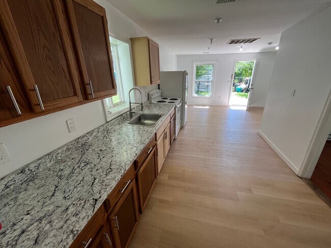 2694 U.S. 9W, Apartment 1