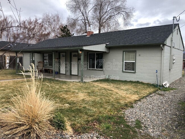 Building Photo - 1332 NE Del Norte Ave