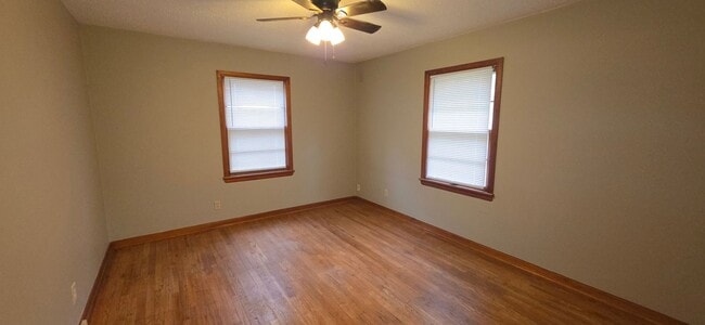 Photo - 3 Bedroom 2 Bath Carthage Stone Beauty! $1195