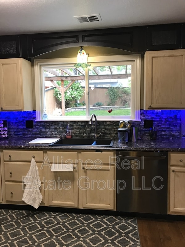 Photo - 9677 Whitecliff Pl
