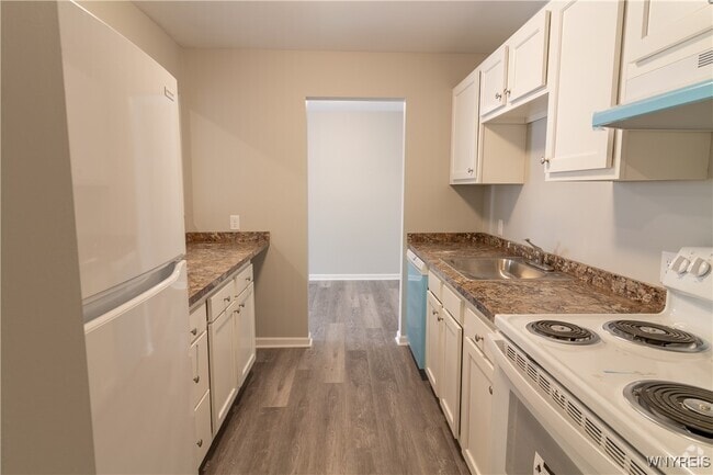 Building Photo - 11 Robert Dr Rental