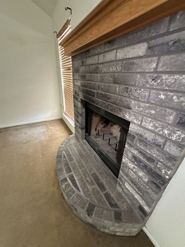 Photo - 3 BED / 2 Bath  AVAILABLE NOW