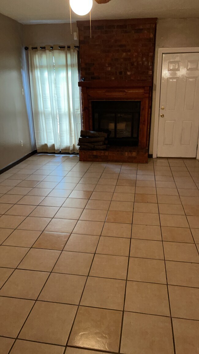 6209 Summer Hills Cir Condo Unit 1 Condo for Rent in Memphis, TN