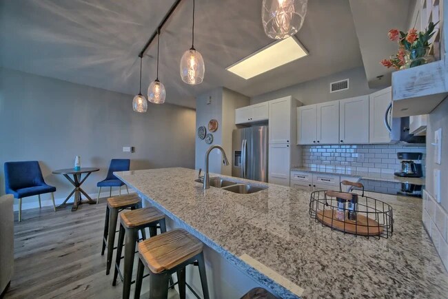 Photo - 9900 S Thomas Dr Unidad 1530