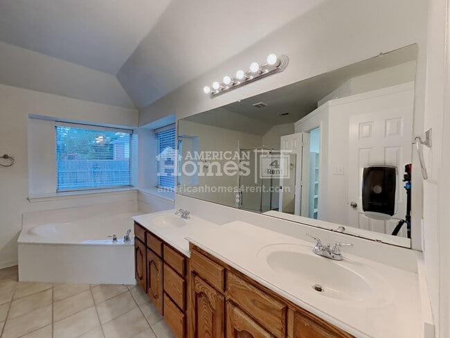 Photo - 521 Covey Trl