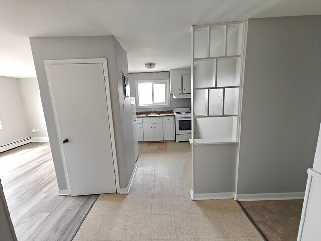 Photo - Refreshed 2 Bed Move In May 1 Unité 0005