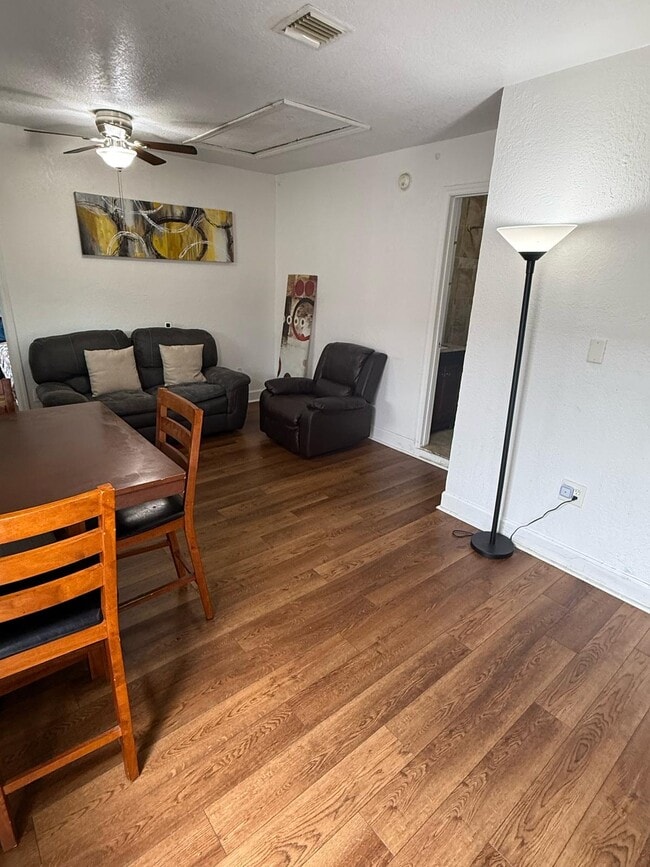 Photo - 670 NW Treemont Ave Unit 1