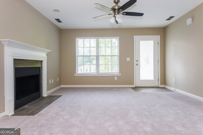 Photo - 405 Hawthorne Cir