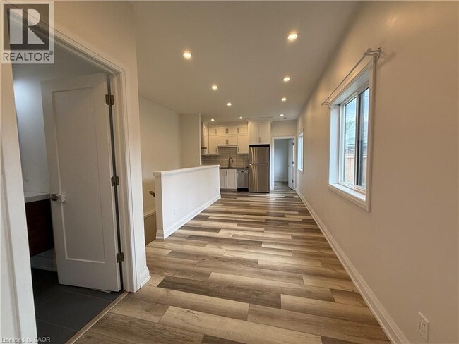 Photo - 261 Belmont Ave W