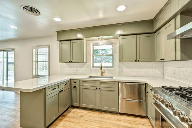 Photo - 8919 Railton St