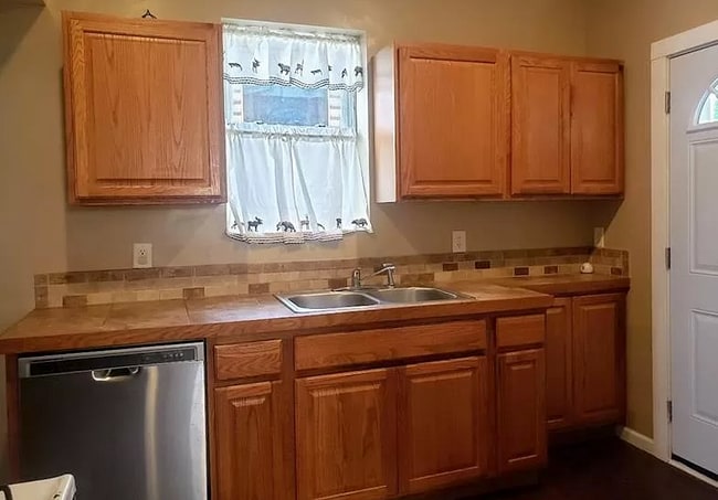 Photo - 231 N Elm St