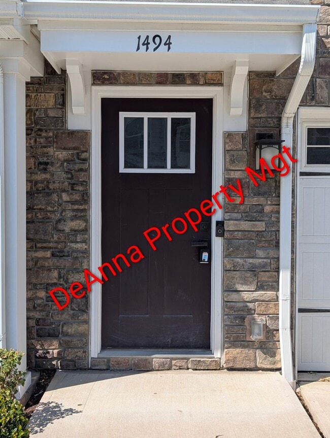 Building Photo - 3-4 Bedrooms Townhome Concord Village, Avo...