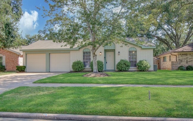 Building Photo - 15611 La Casa Ln