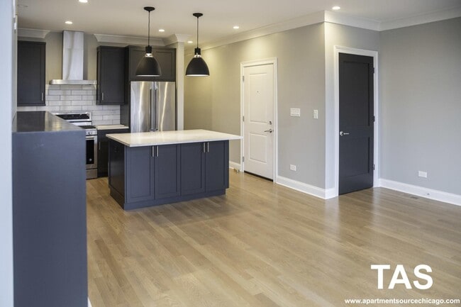 2319 N Southport Ave Unit 3N