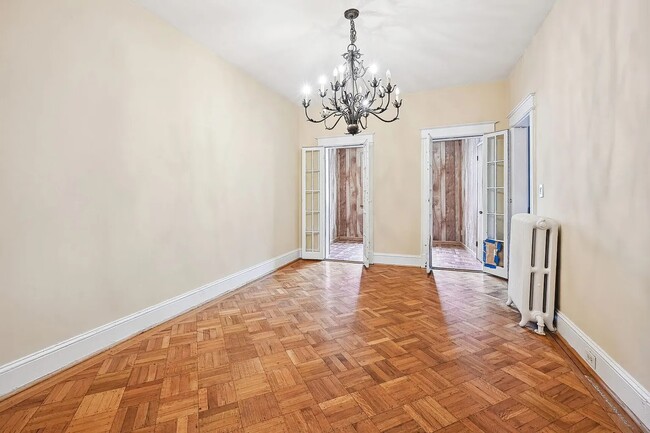 Photo - 310 Taylor St NW