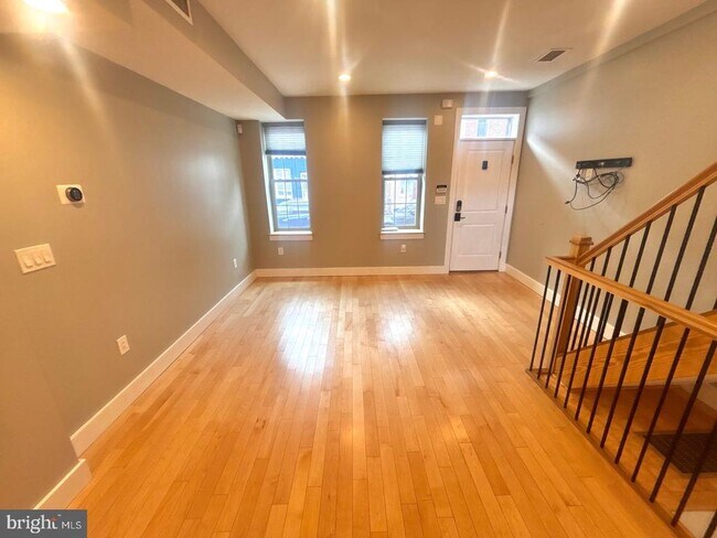 Photo - 533 Manton St
