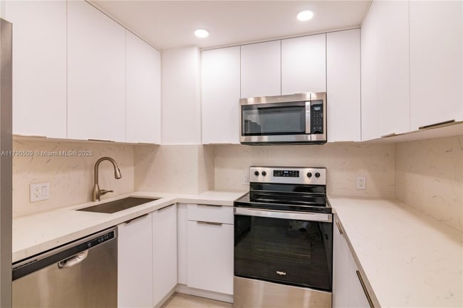 Photo - 100 Bayview Dr Unit 314