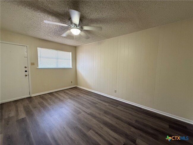 Building Photo - 2902 Lake Rd Unit 7 Rental