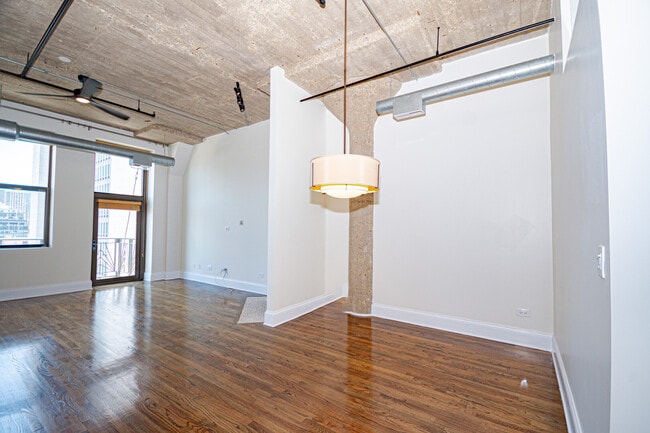 Photo - 758 N Larrabee St Unit 816