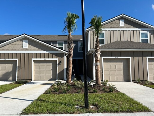 Building Photo - 2/2.5 Townhome off Baymeadows! ALDEN LANDING