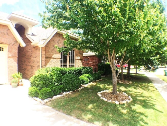 Photo - 5912 Meadowglen Dr