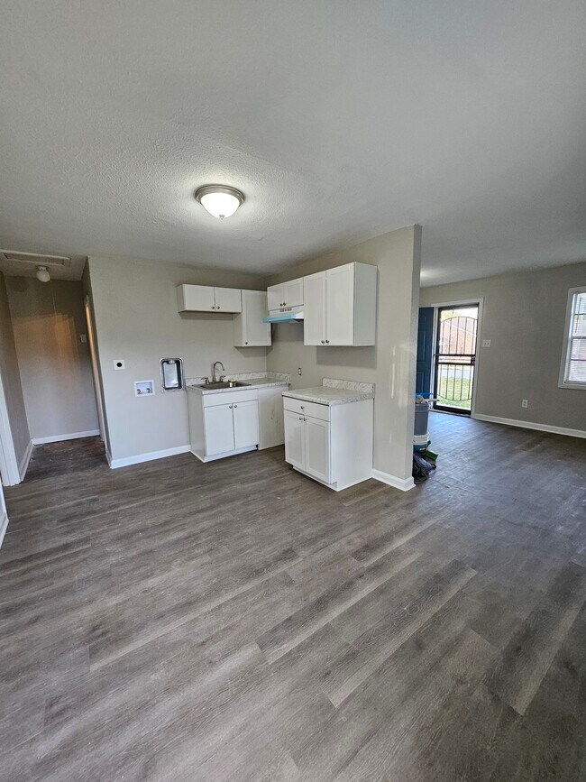 Kitchen - 3025 Ford Rd