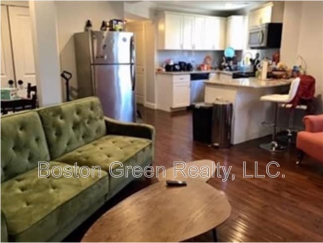 Photo - 140 Marcella St