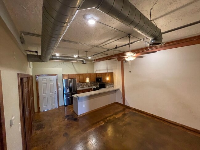 Kitchen/Bar - 132 S Dakota Ave Unit 304