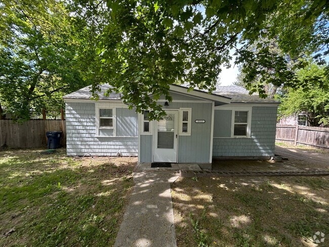 Building Photo - Cute 3 Bed, 1 Bath Home in Sunset Hill!