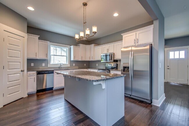Photo - **NOW AVAILABLE FOR SHOWINGS**  Beautiful Home for Lease in Sylvan Heights!