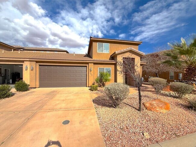 Photo - 4 bed, 2.5 bath duplex w/2 car garage