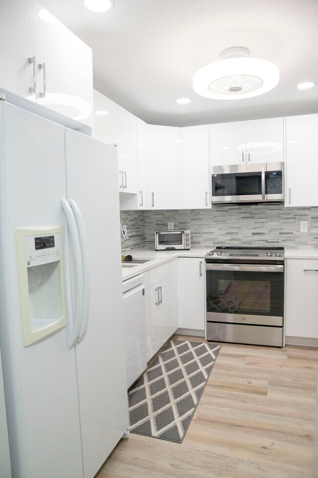 Photo - 2851 Somerset Dr