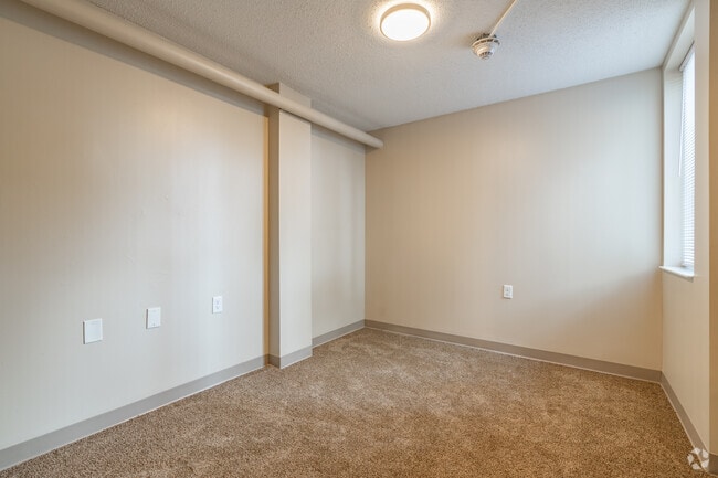 1BR, 1BA - 475SF