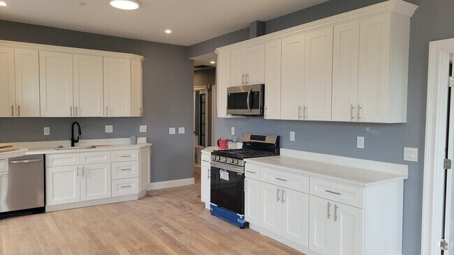 Building Photo - 341 Cambridge St Unit 2 Rental