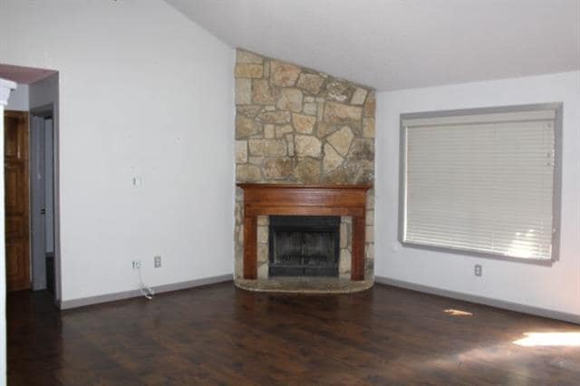 Building Photo - 915 W Lovers Ln