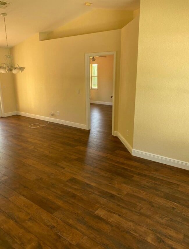 Photo - 580 5th St SW