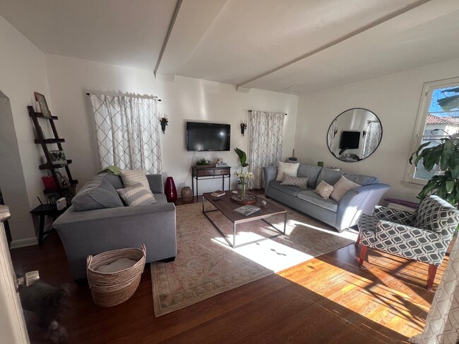 Sala de estar - 139 N Sycamore Ave Unidad 141.5